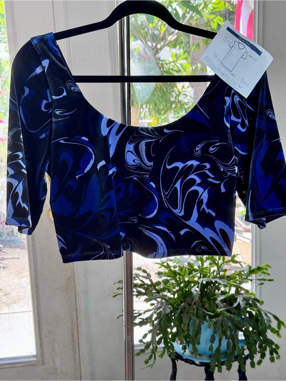 Athleta Retro Velvet Crop Top, Scoop-Neck Blue Black W/Bra Shelf NWOT Size L